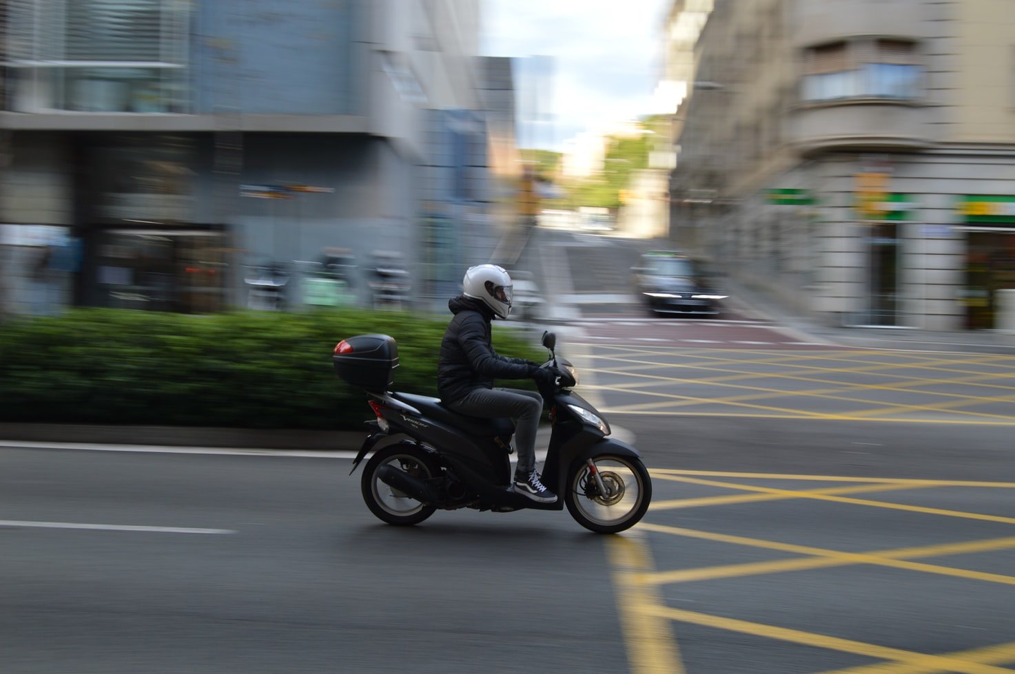 Motoqueiro na rua