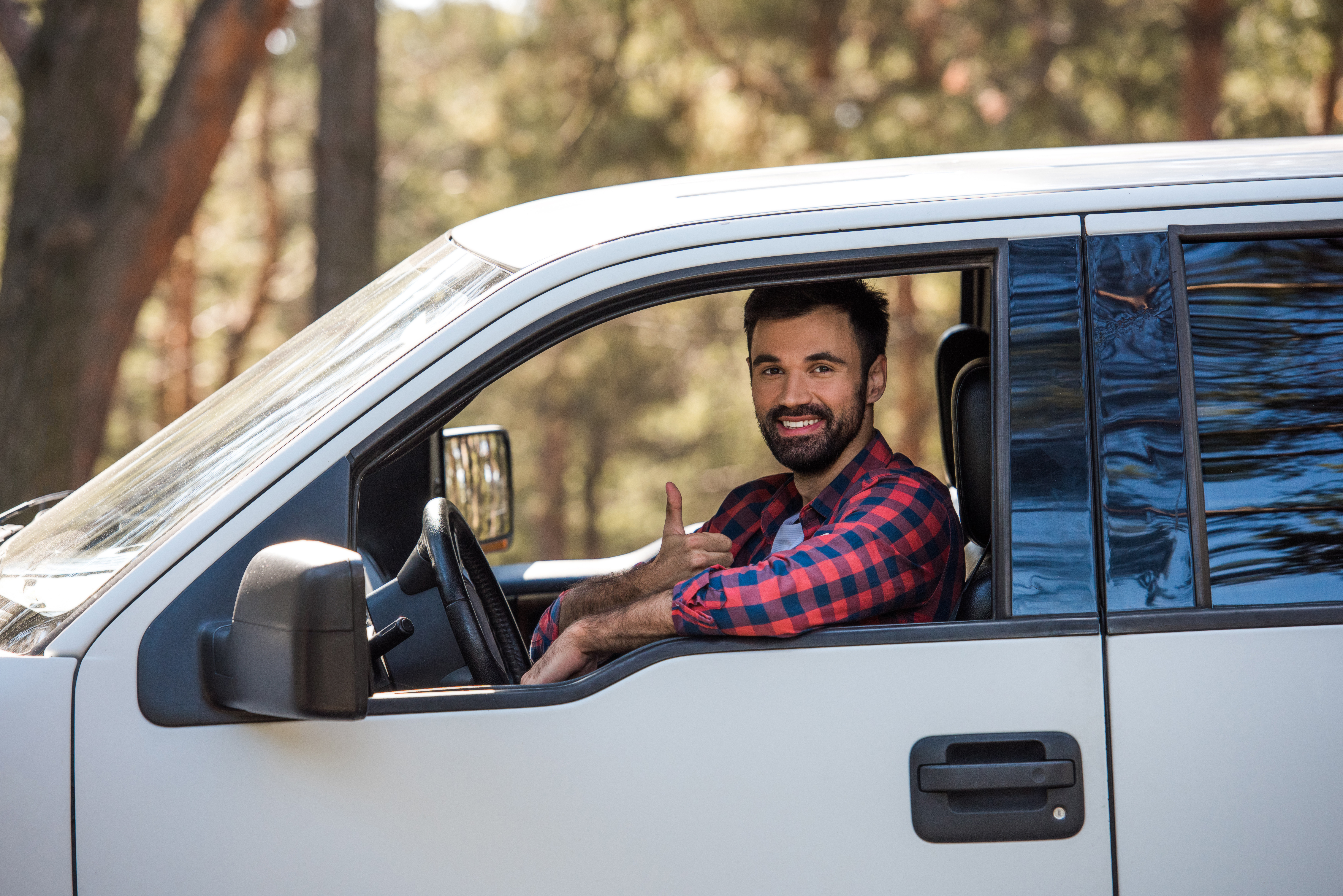 Não só é confiável como super vale a pena comprar sua caminhonete em leilão. Fonte: AdobeStock