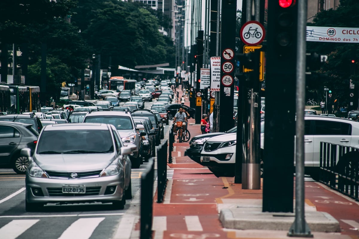 fila de carros na Av Paulista, em São Paulo